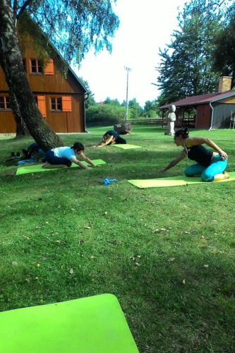 FOTOGALERIE – Power jóga a pilates pod břízami – 23.7. a 20.8.